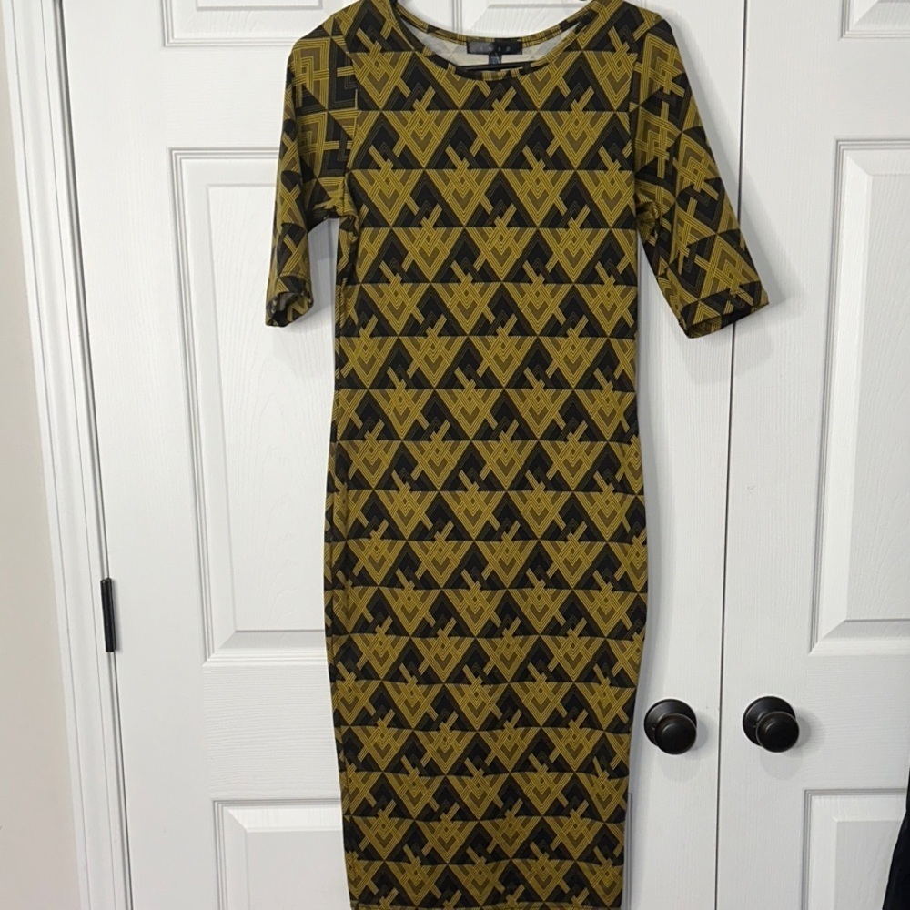 Snap Black and Gold Geometric Midi Dress